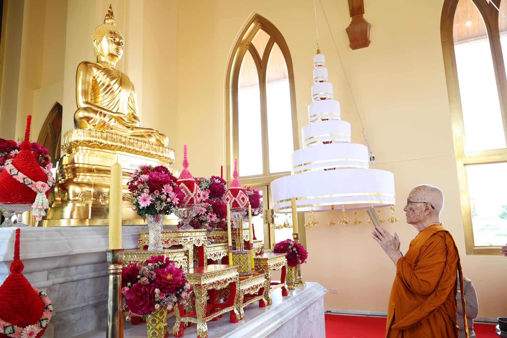 สมเด็จพระสังฆราช ทรงยกฉัตรถวายกางกั้นพระพุทธอังคีรสจำลอง และพระพุทธรูปหลวงพ่อนาคจำลอง