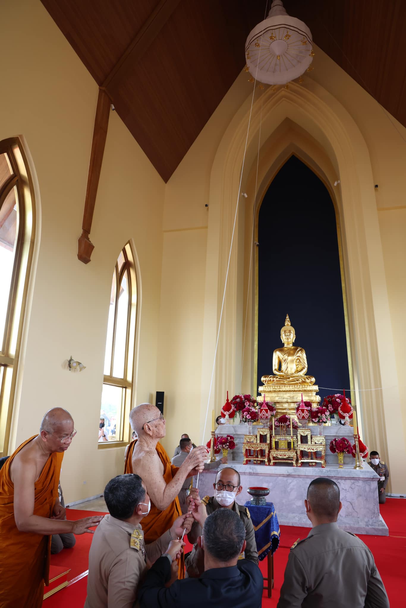 สมเด็จพระสังฆราช ทรงยกฉัตรถวายกางกั้นพระพุทธอังคีรสจำลอง และพระพุทธรูปหลวงพ่อนาคจำลอง