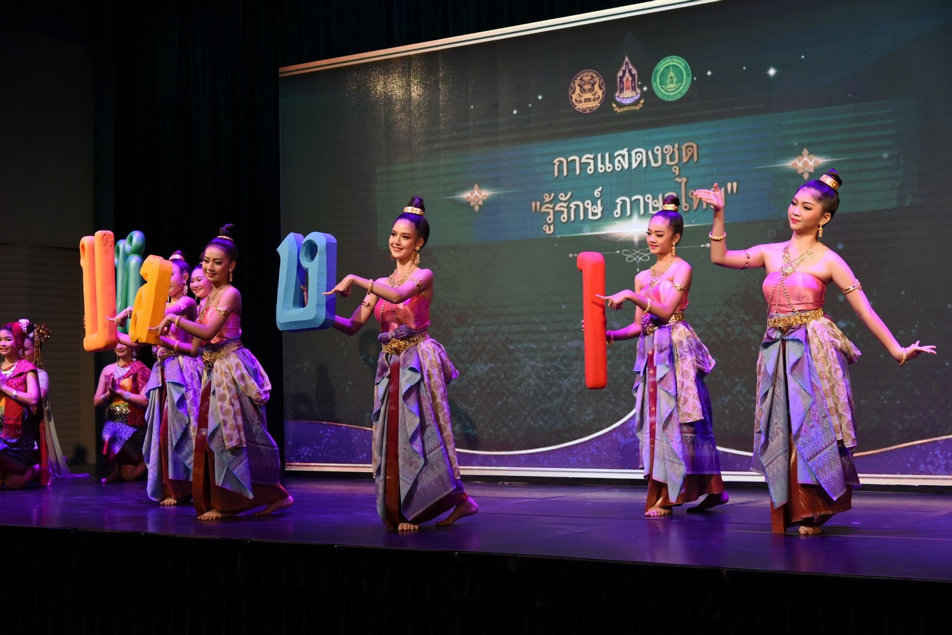 วัดพระเชตุพน รับรางวัลผู้มีคุณูปการต่อการใช้ภาษาไทย ประเภทองค์กร