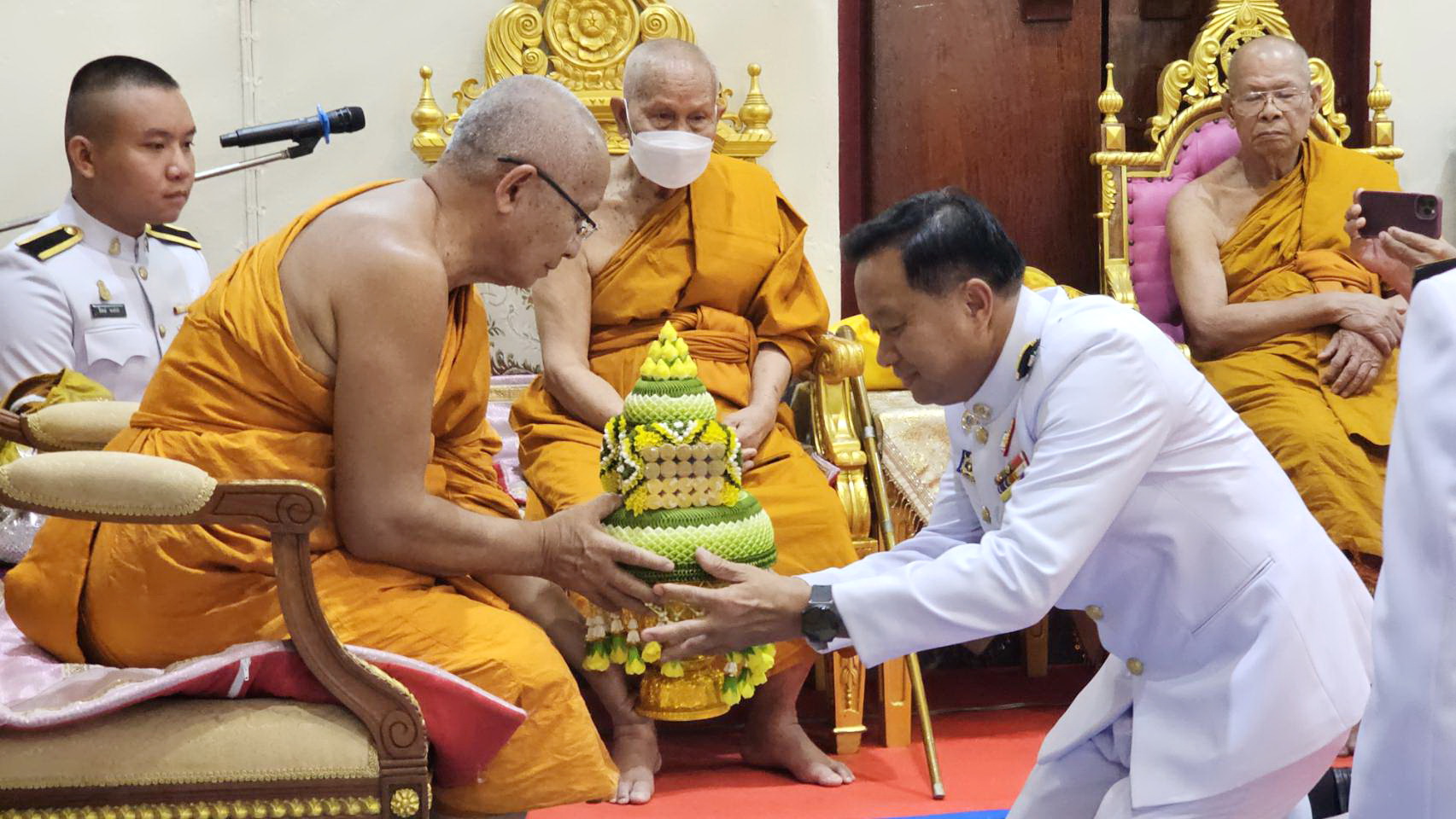 พิธีต้อนรับสัญญาบัตร พัดยศ และผ้าไตร แด่  “พระเมธีวัชราจารย์” วัดกลาง พระอารามหลวง