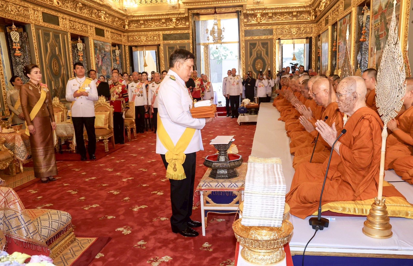 ❖ พระบาทสมเด็จพระเจ้าอยู่หัว และสมเด็จพระนางเจ้าฯ พระบรมราชินี เสด็จพระราชดำเนินไปในการพระราชพิธีทรงบำเพ็ญพระราชกุศลถวายผ้าพระกฐิน ณ วัดราชบพิธสถิตมหาสีมาราม เขตพระนคร กรุงเทพมหานคร