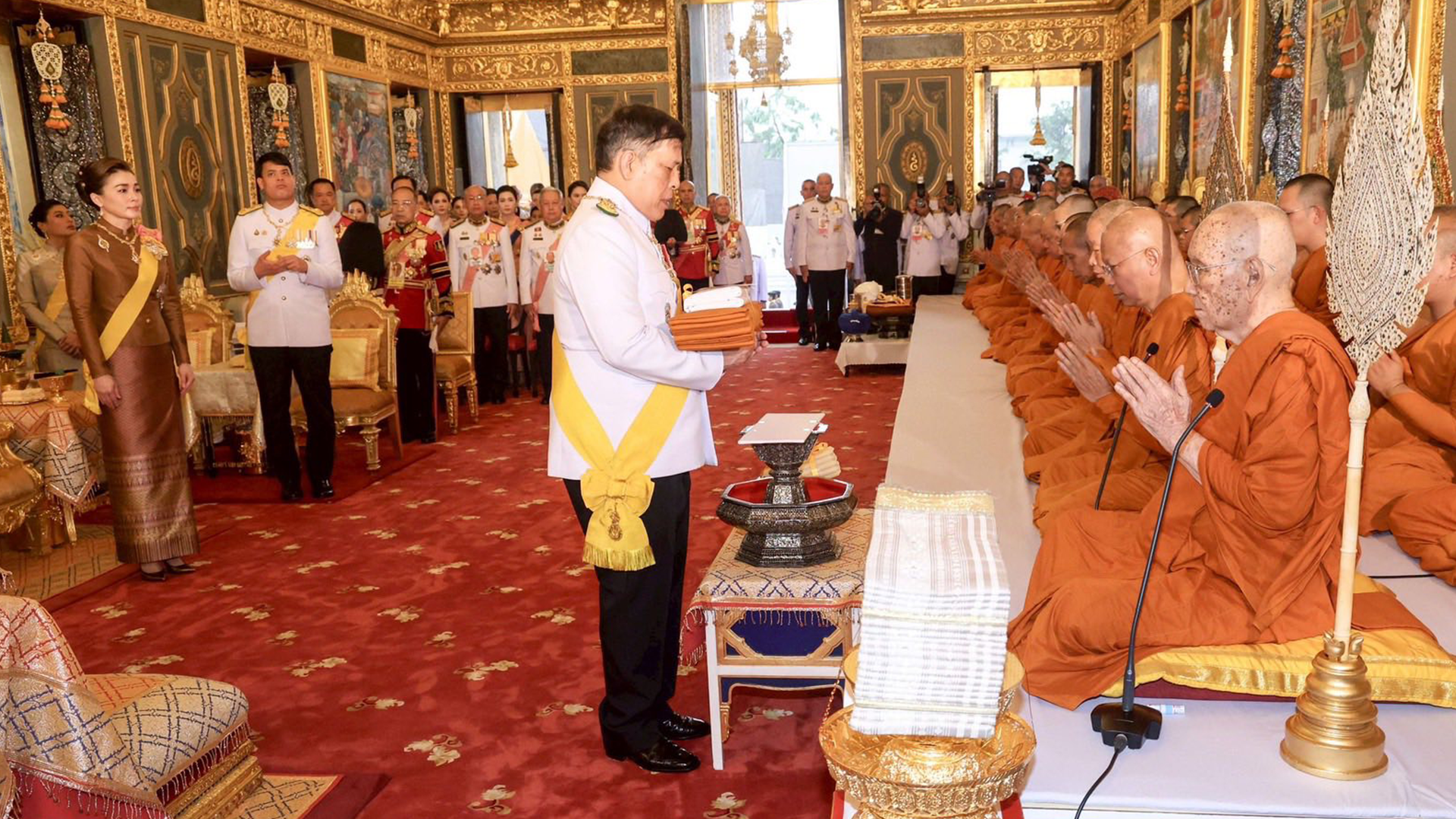 ❖ พระบาทสมเด็จพระเจ้าอยู่หัว และสมเด็จพระนางเจ้าฯ พระบรมราชินี เสด็จพระราชดำเนินไปในการพระราชพิธีทรงบำเพ็ญพระราชกุศลถวายผ้าพระกฐิน ณ วัดราชบพิธสถิตมหาสีมาราม เขตพระนคร กรุงเทพมหานคร