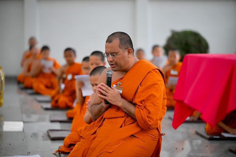 ❖ พระสุธีวชิรปฏิภาณ นำพระพี่เลี้ยงและสามเณรวัดโพธิ์ ทำวัตรและเจริญพระพุทธมนต์ ถวายพระราชกุศล ฯ ณ ลานต้นโพธิ์ ที่สมเด็จพระบรมชนกาธิเบศร ฯ รัชกาลที่ 9 ทรงปลูก ณ วัดหุบกะพง จ.เพชรบุรี