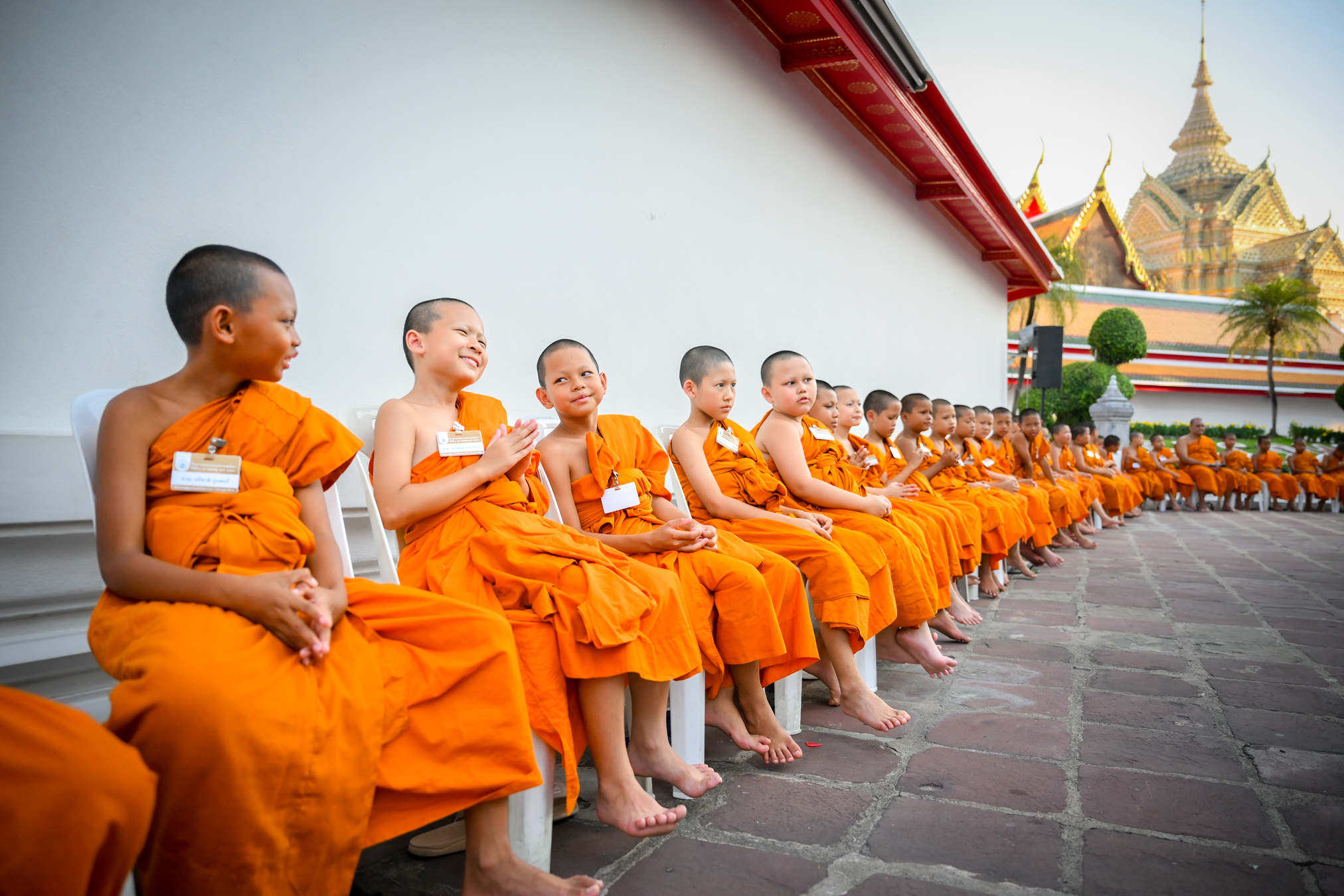 ❖ วัดพระเชตุพนวิมลมังคลาราม เปิดโอกาสให้พ่อแม่และมหาชน รดน้ำสามเณรในโครงการบรรพชาภาคฤดูร้อน เนื่องในวันสงกรานต์ ณ ลานด้านหน้าวิหารพระพุทธไสยาส