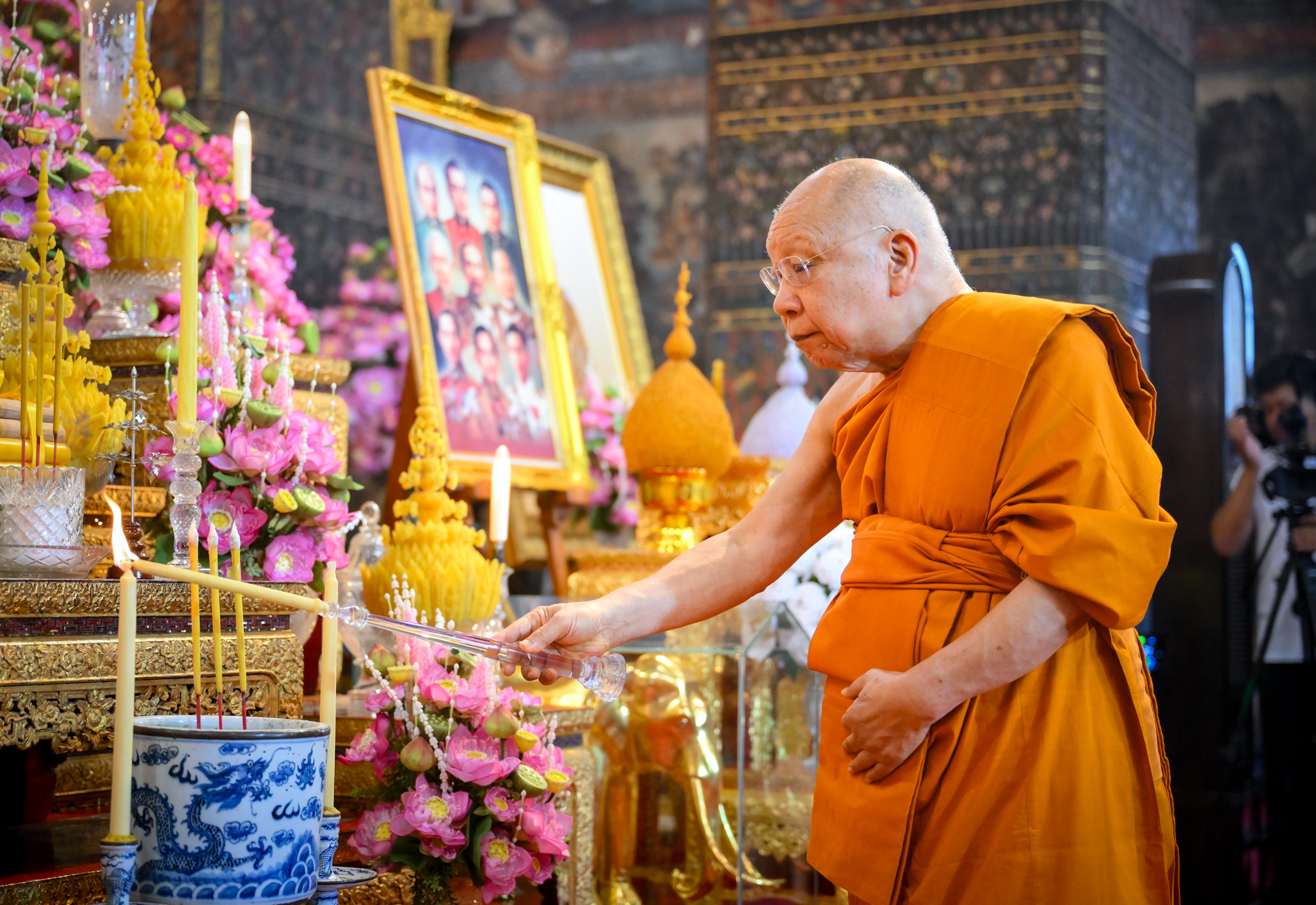 ใต้ร่มพระบารมี 244 ปี